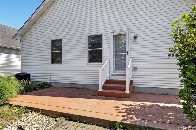 48 Mayfield Drive, West Seneca, NY 14224