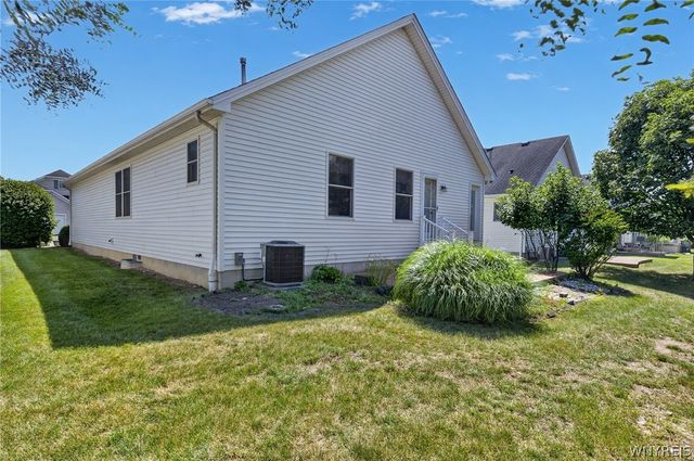 48 Mayfield Drive, West Seneca, NY 14224