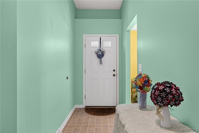 48 Mayfield Drive, West Seneca, NY 14224