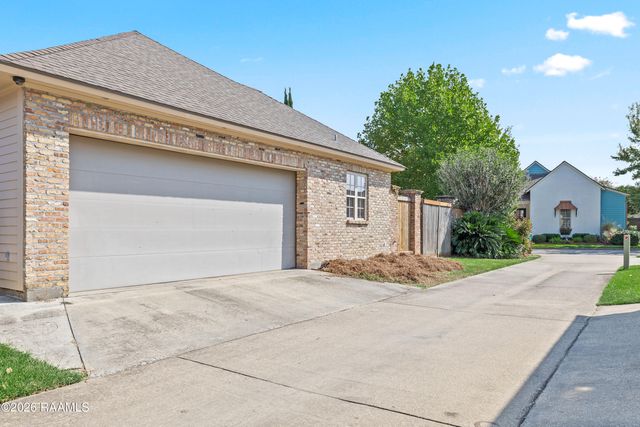 101 Tortola Lane, Youngsville, LA 70592