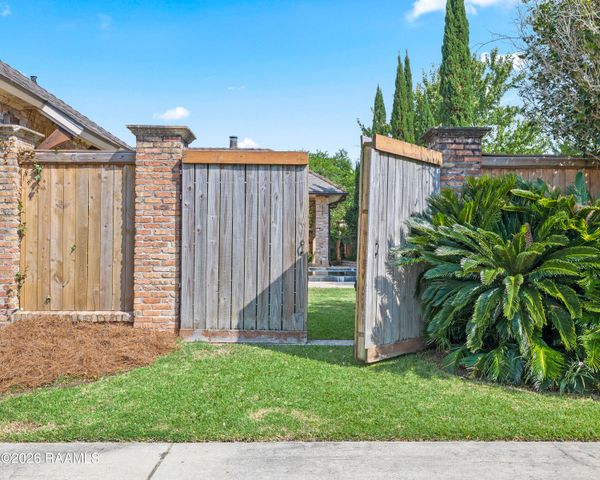101 Tortola Lane, Youngsville, LA 70592