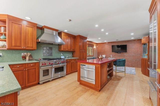 486 Summit Rd, Mountainside Boro, NJ 07092