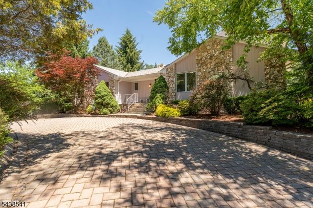 486 Summit Rd, Mountainside Boro, NJ 07092
