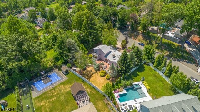 486 Summit Rd, Mountainside Boro, NJ 07092