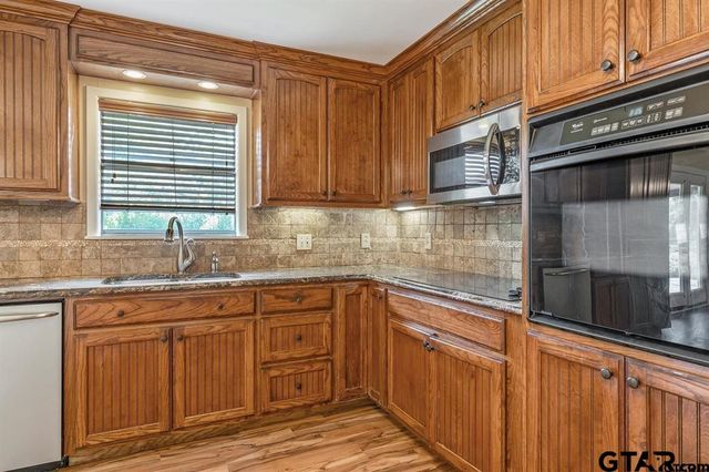 559 ELM ST, Frankston, TX 75763