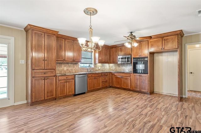 559 ELM ST, Frankston, TX 75763