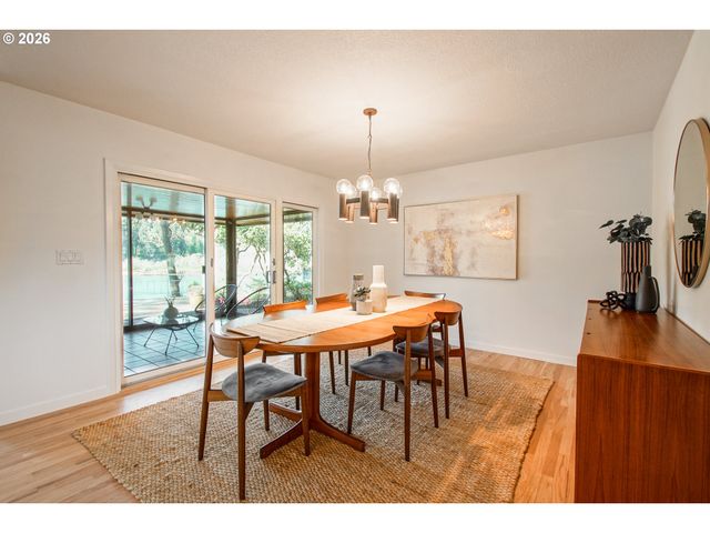 2320 Se MULBERRY Dr, Milwaukie, OR 97267