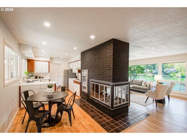 2320 Se MULBERRY Dr, Milwaukie, OR 97267