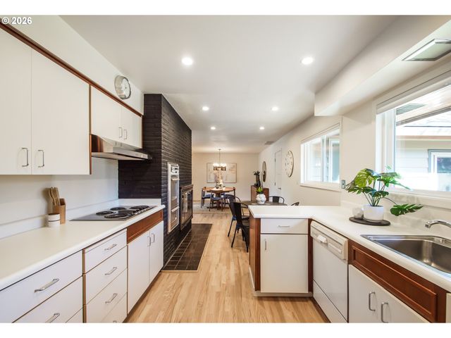 2320 Se MULBERRY Dr, Milwaukie, OR 97267