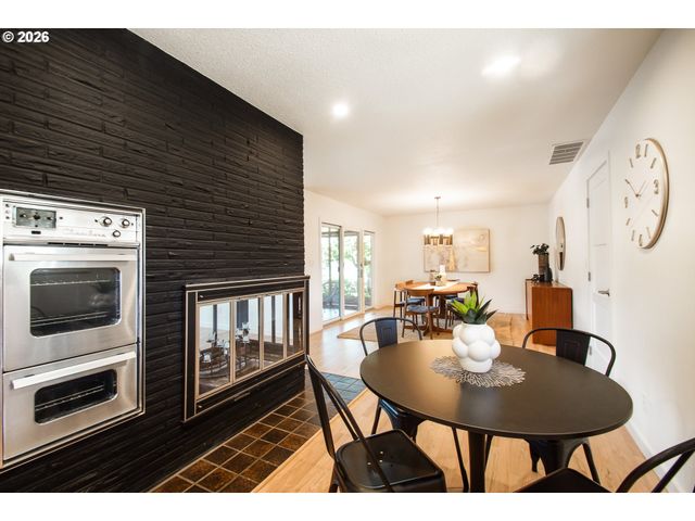 2320 Se MULBERRY Dr, Milwaukie, OR 97267