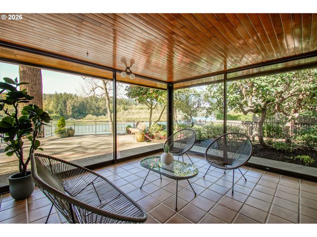 2320 Se MULBERRY Dr, Milwaukie, OR 97267