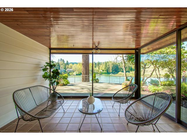 2320 Se MULBERRY Dr, Milwaukie, OR 97267