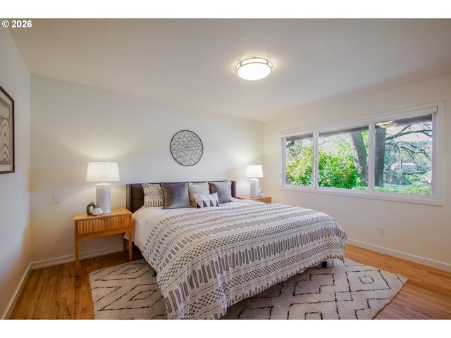 2320 Se MULBERRY Dr, Milwaukie, OR 97267