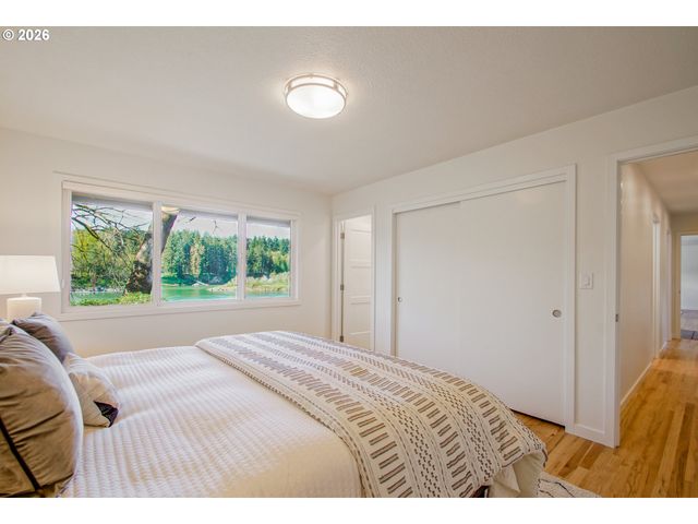 2320 Se MULBERRY Dr, Milwaukie, OR 97267