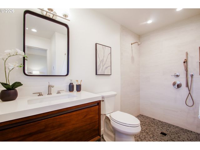 2320 Se MULBERRY Dr, Milwaukie, OR 97267