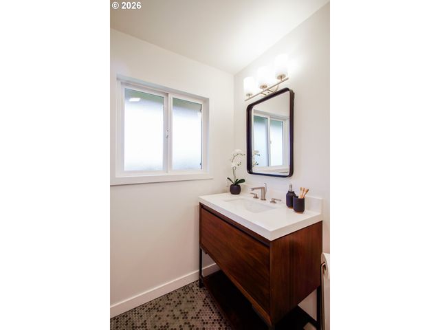 2320 Se MULBERRY Dr, Milwaukie, OR 97267