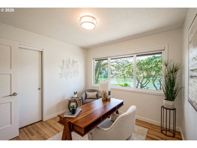 2320 Se MULBERRY Dr, Milwaukie, OR 97267