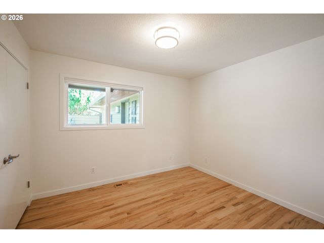 2320 Se MULBERRY Dr, Milwaukie, OR 97267