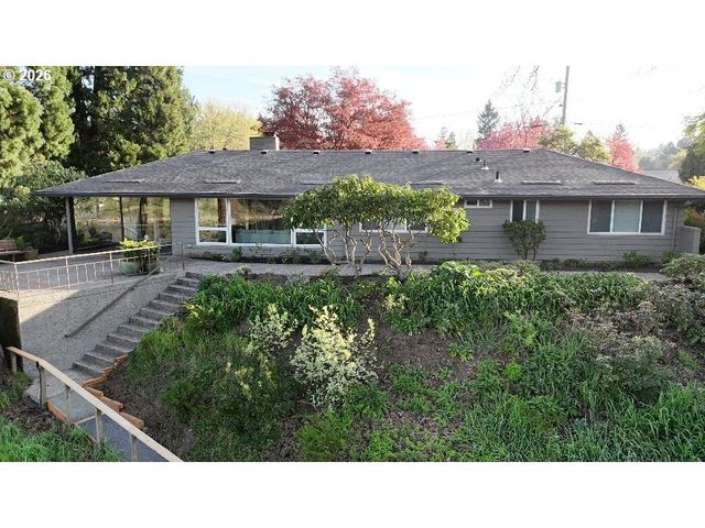 2320 Se MULBERRY Dr, Milwaukie, OR 97267