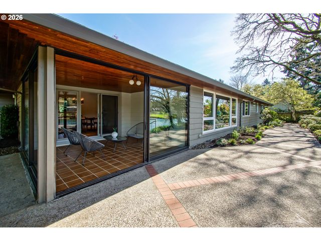 2320 Se MULBERRY Dr, Milwaukie, OR 97267