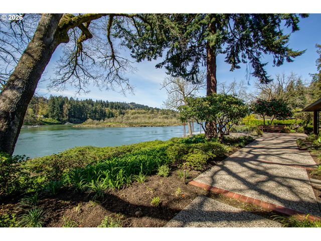 2320 Se MULBERRY Dr, Milwaukie, OR 97267