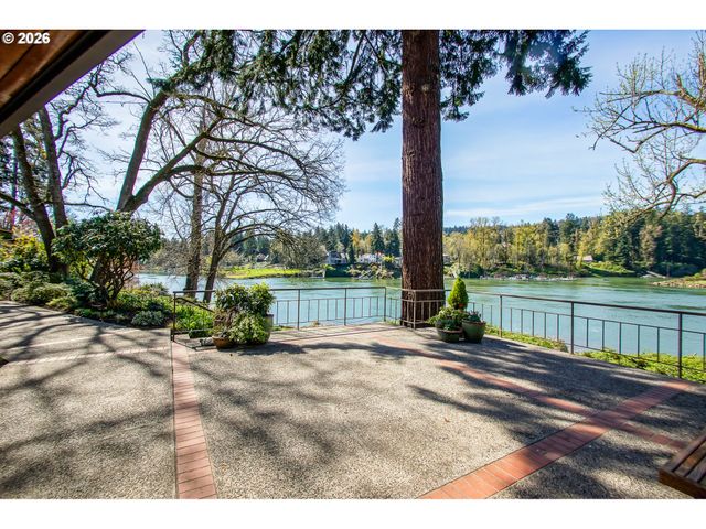 2320 Se MULBERRY Dr, Milwaukie, OR 97267