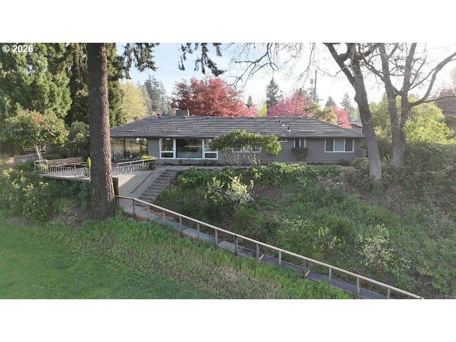 2320 Se MULBERRY Dr, Milwaukie, OR 97267