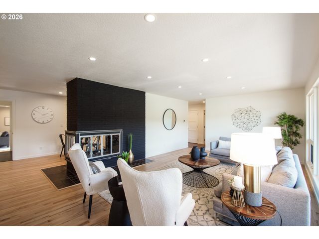 2320 Se MULBERRY Dr, Milwaukie, OR 97267