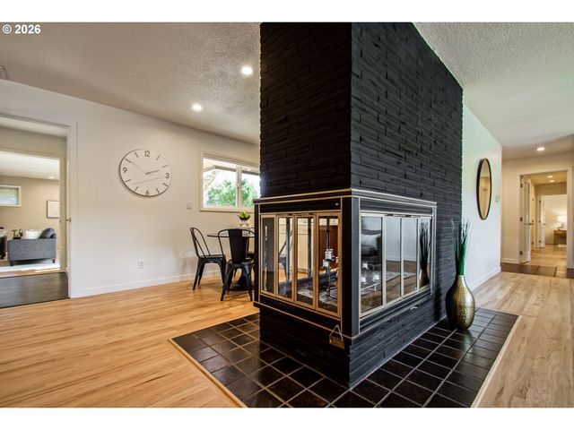 2320 Se MULBERRY Dr, Milwaukie, OR 97267