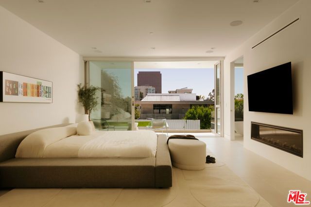 6510 W 5th Street, Los Angeles, CA 90048