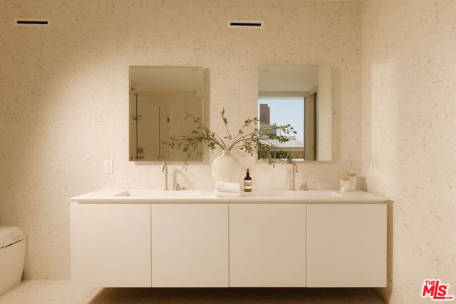 6510 W 5th Street, Los Angeles, CA 90048