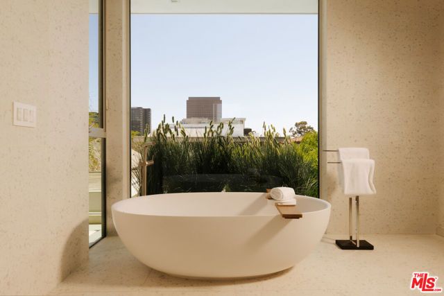 6510 W 5th Street, Los Angeles, CA 90048