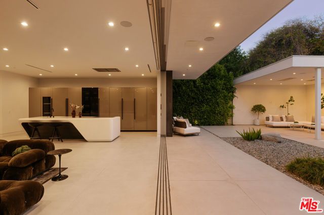 6510 W 5th Street, Los Angeles, CA 90048