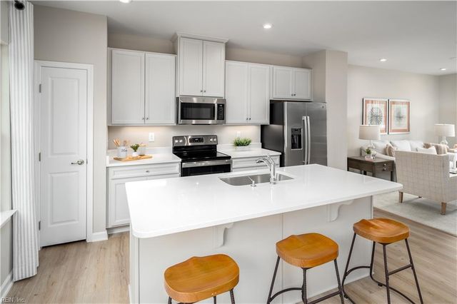 204 Reids Place DR, Suffolk, VA 23434