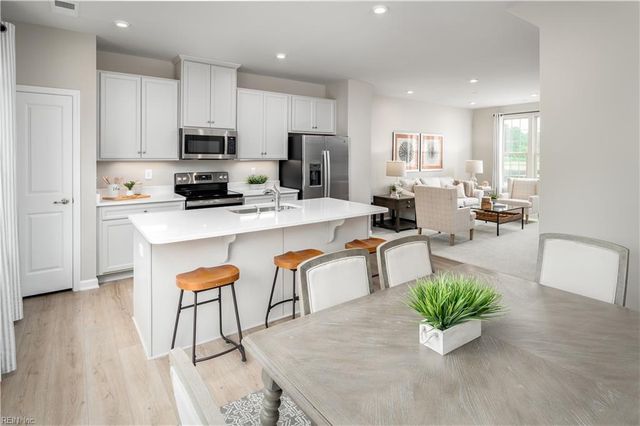 204 Reids Place DR, Suffolk, VA 23434