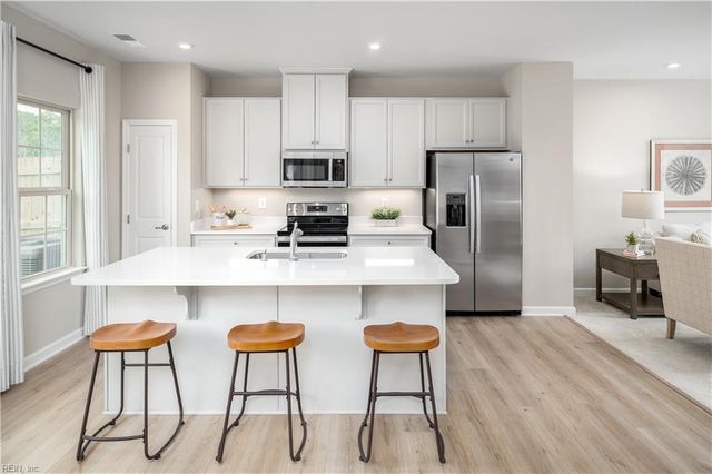 204 Reids Place DR, Suffolk, VA 23434