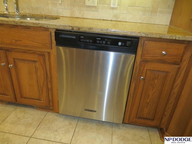 11815 Oakair Plaza, Omaha, NE 68137