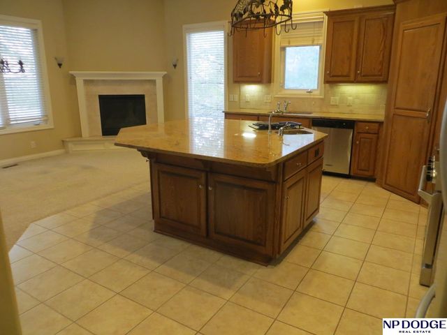 11815 Oakair Plaza, Omaha, NE 68137