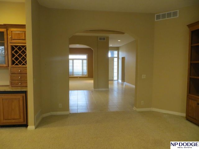 11815 Oakair Plaza, Omaha, NE 68137