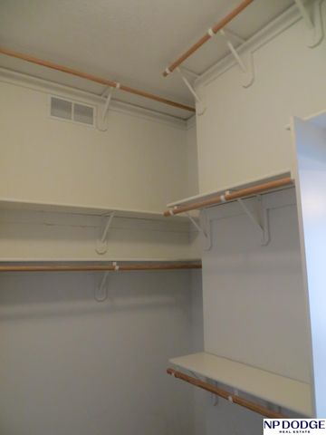 11815 Oakair Plaza, Omaha, NE 68137