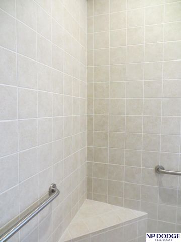 11815 Oakair Plaza, Omaha, NE 68137