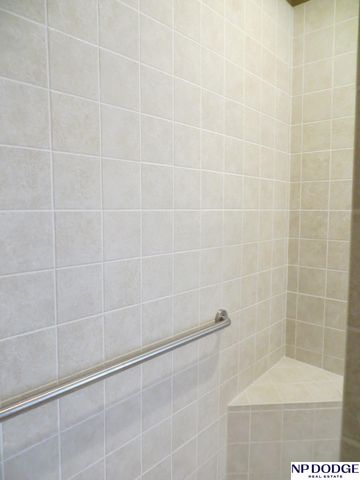 11815 Oakair Plaza, Omaha, NE 68137