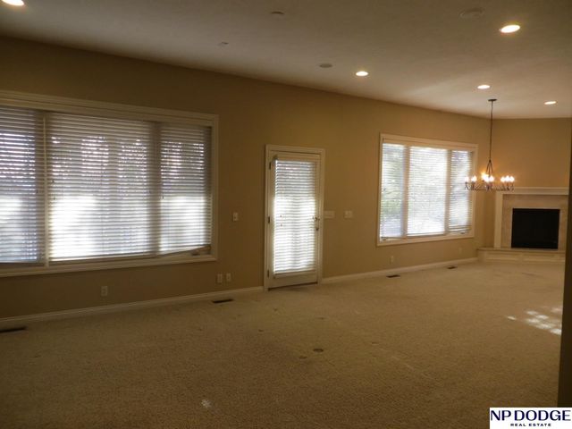 11815 Oakair Plaza, Omaha, NE 68137