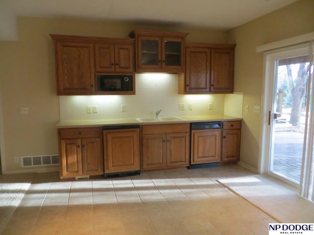 11815 Oakair Plaza, Omaha, NE 68137