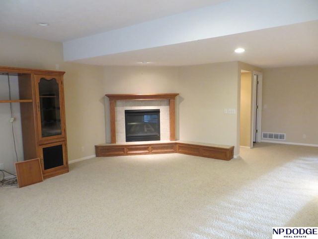 11815 Oakair Plaza, Omaha, NE 68137