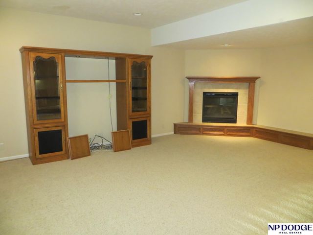 11815 Oakair Plaza, Omaha, NE 68137