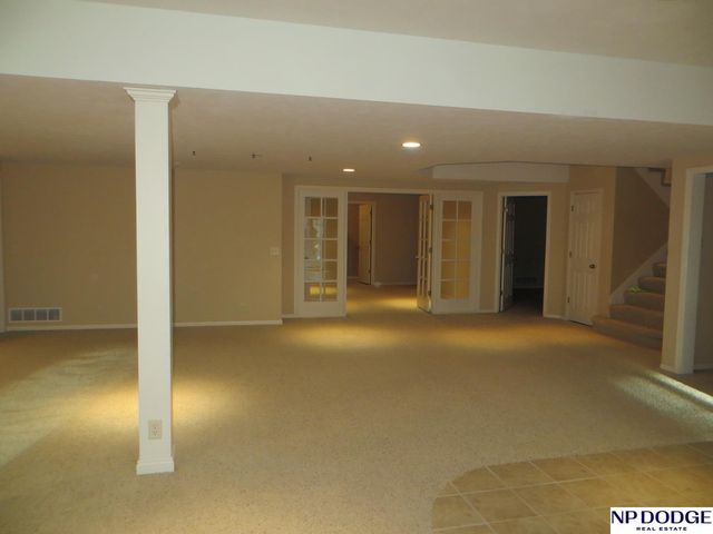 11815 Oakair Plaza, Omaha, NE 68137