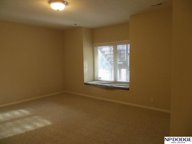 11815 Oakair Plaza, Omaha, NE 68137