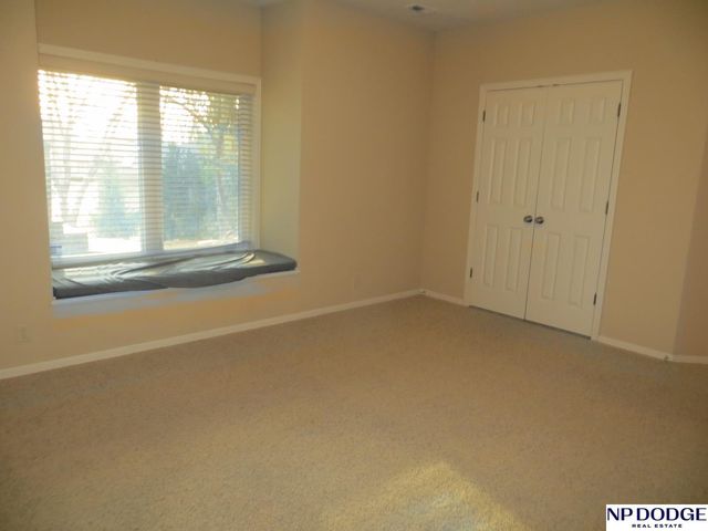 11815 Oakair Plaza, Omaha, NE 68137