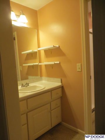 11815 Oakair Plaza, Omaha, NE 68137